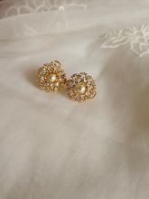Load image into Gallery viewer, Raha Pearl Studs Gold
