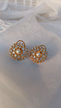Load image into Gallery viewer, Raha Pearl Studs Gold
