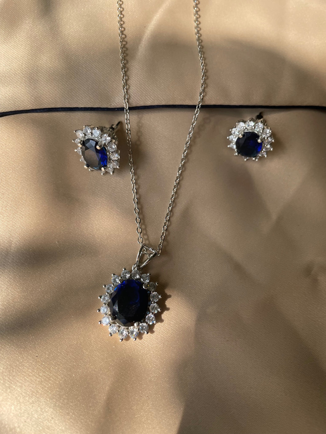 Zora Oval Pendant Set - Blue