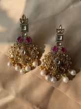 Load image into Gallery viewer, Jashn Kundan and Pearls Earrings

